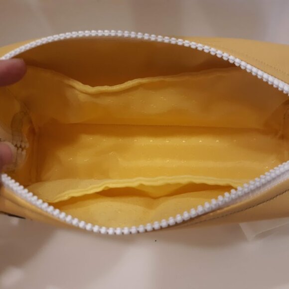 New Faux Leather Bumblebee Bees Make-up bag travel pouch Yellow Black Insects - Picture 4 of 5